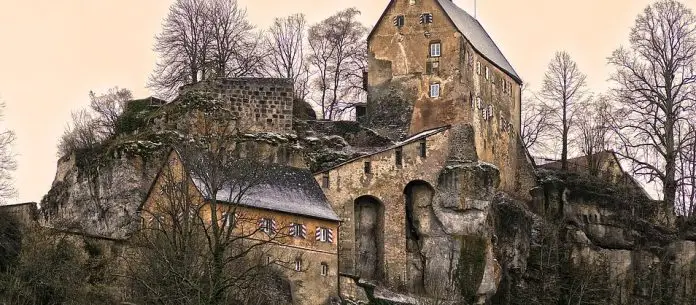 Hochmittelalter Epoche - Merkmale, Hintergründe & Literatur Autoren Hochmittelalter Epoche - Merkmale, Hintergründe & Literatur/Autoren