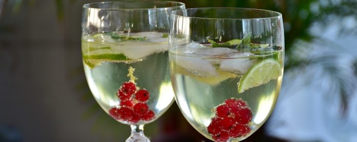 Club Soda, Soda und Mineralwasser Club Soda, Soda und Mineralwasser