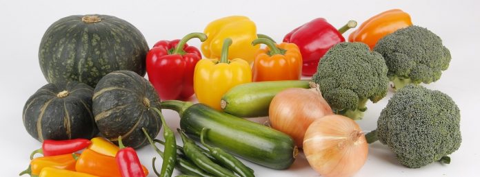 Zucchini und Brokkolo roh essen Zucchini und Brokkolo roh essen