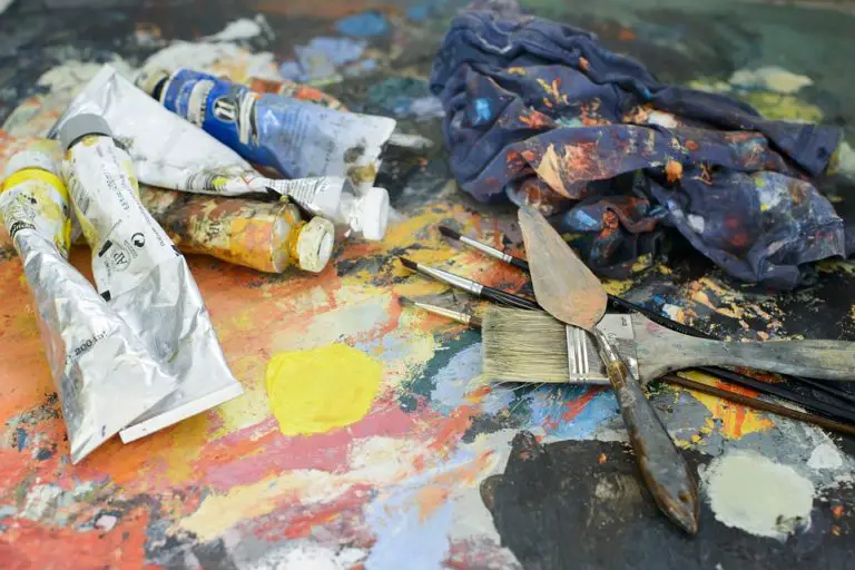 Blau und grün mischen - welche Farbe kommt raus?