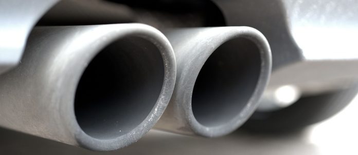 Auto röhrt beim Gas geben - daran kann es liegen-2 Auto röhrt beim Gas geben - daran kann es liegen
