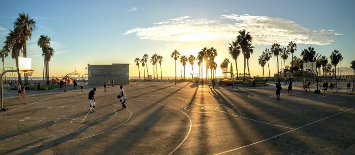 Basketball- Ball aus der Hand schlagen - erlaubt Basketball: Ball aus der Hand schlagen - erlaubt