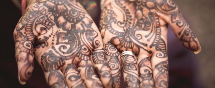 Henna Farbe von der Haut entfernen Henna Farbe von der Haut entfernen