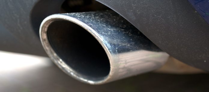 Flüssigkeit kommt aus dem Auspuff - ist das normal Flüssigkeit kommt aus dem Auspuff - ist das normal