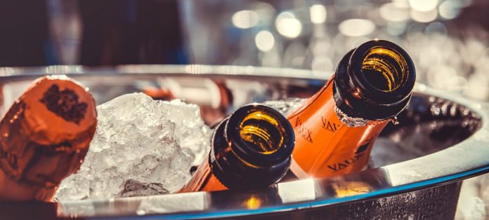 Wie lange ist Sekt vor & nach dem Öffnen haltbar Wie lange ist Sekt vor & nach dem Öffnen haltbar